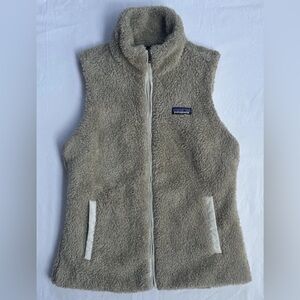 Patagonia women’s size medium tan fleece Vest full zipper with pockets